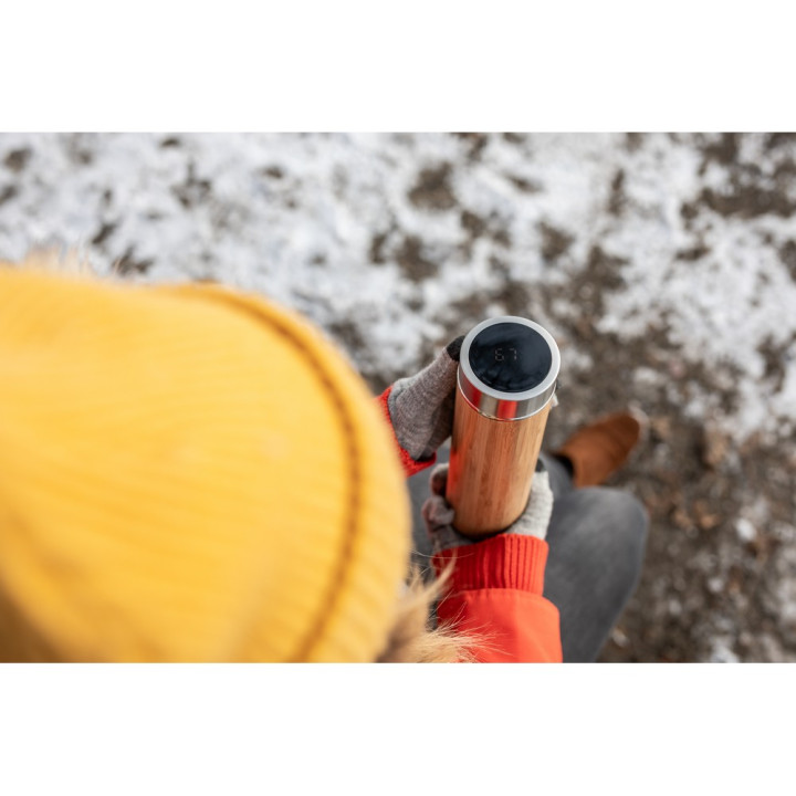 Bambusowy termos 500 ml, posiada sitko zatrzymujące fusy oraz dotykowy cyfrowy wyświetlacz temperatury napojów | Georgia